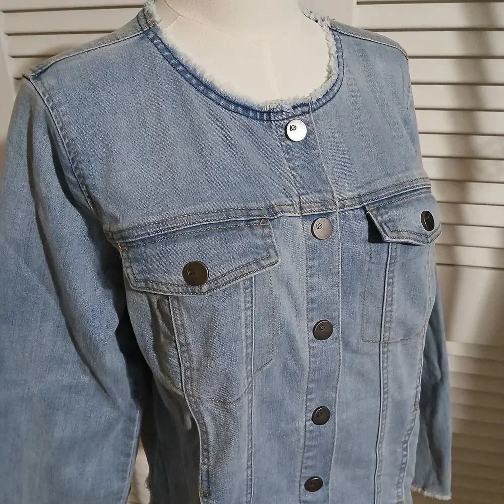 NWOT  LOGO stretch denim light wash raw edge hem/sleeve snap front jacket sz 10
